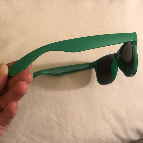 😎☘️ NWOT!!! Green shamrock wayfarer style glasses with blue mirrored lenses. - Picture 7 of 9